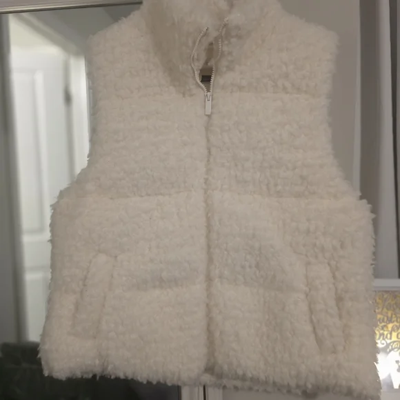 Universal Thread Cream Fleece Vest - Picture 3 of 5